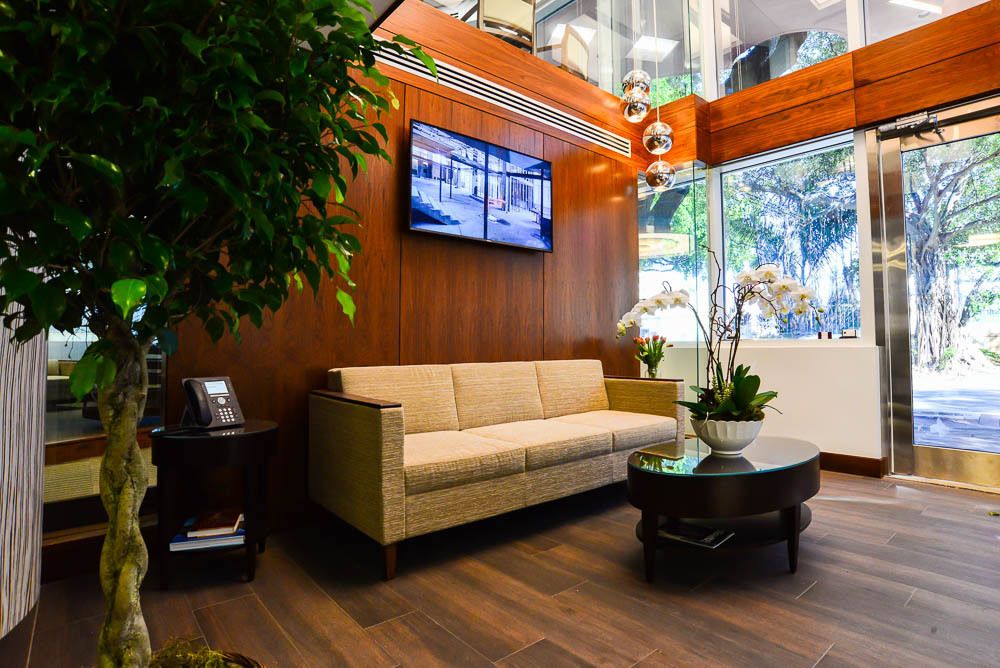 Window-side lounge