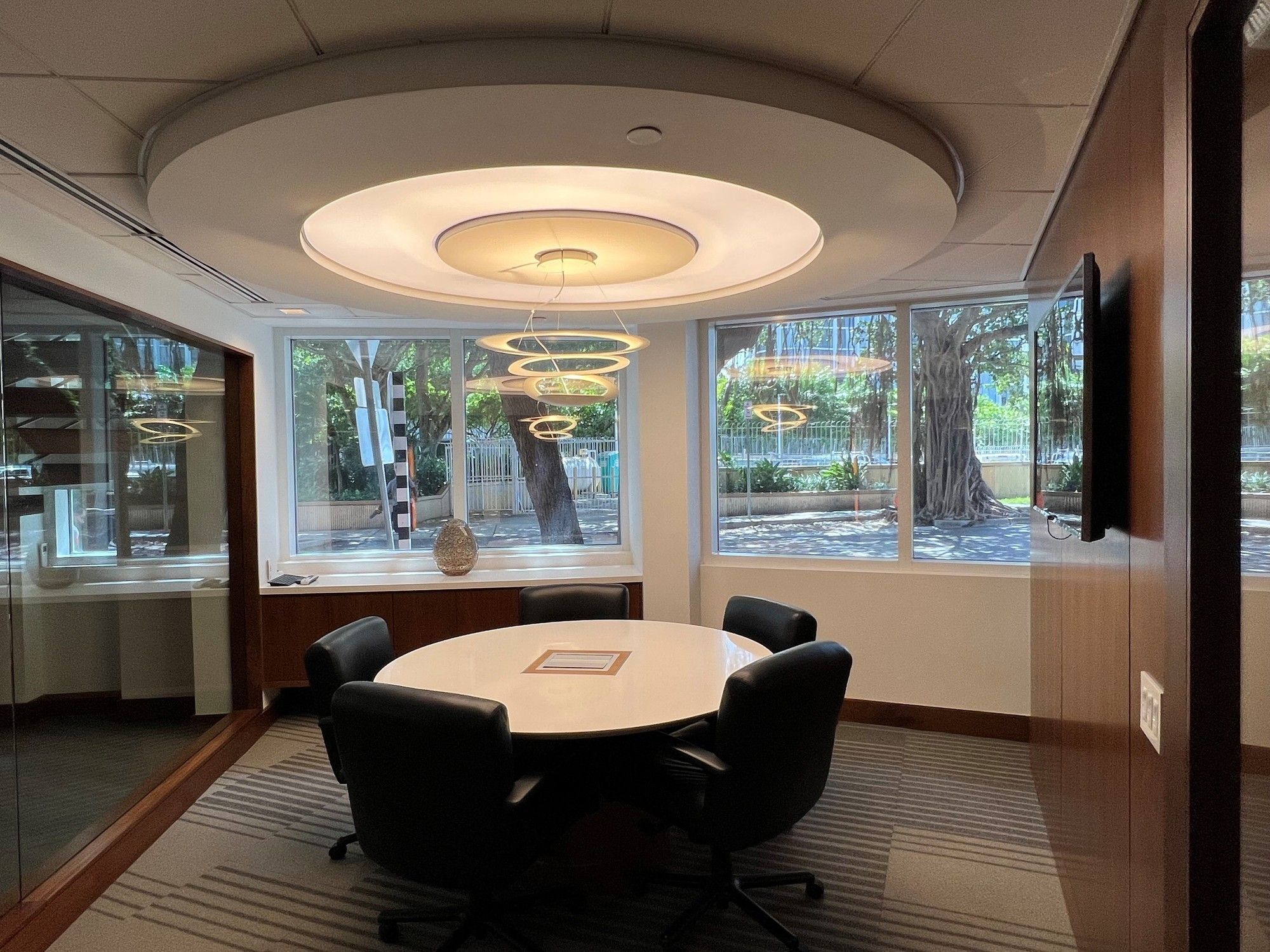 Round-table meeting room